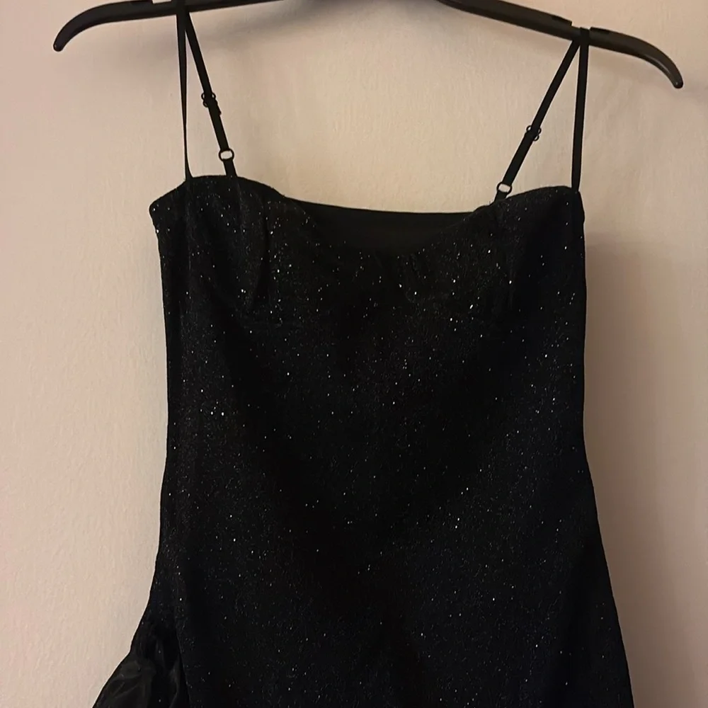 Elegant Black Evening Dress - Picture 3 of 3